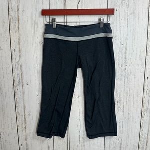 Lululemon Crop Leggings Size 4 Black Gray